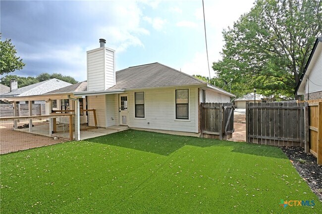 Building Photo - 953 River Bank