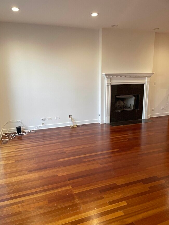 Building Photo - 1024 N Honore St