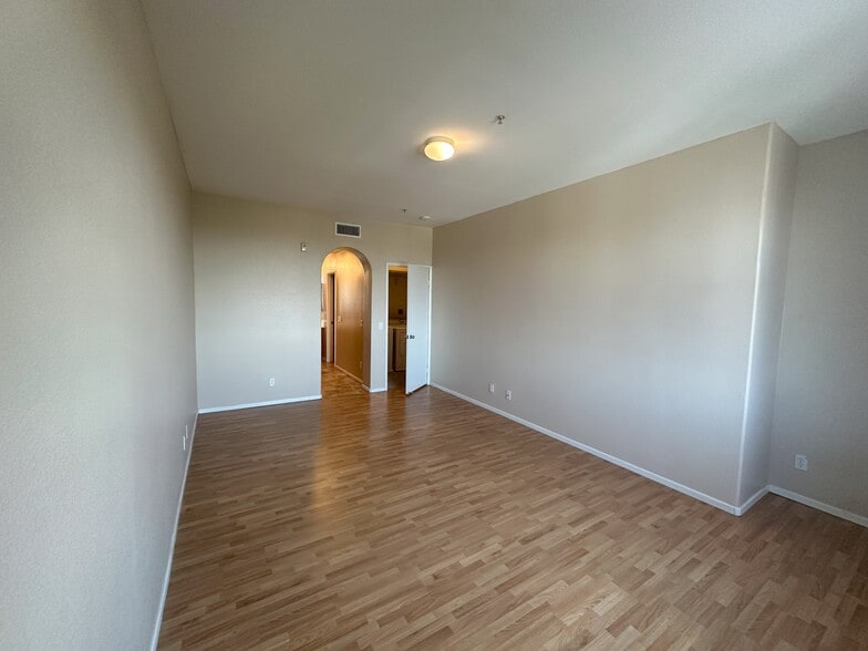 Building Photo - 1760 E Palomar St