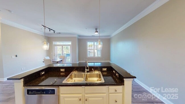 Building Photo - 785 Garden District Dr