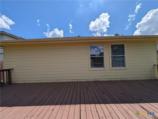 Building Photo - 369 Starling Creek