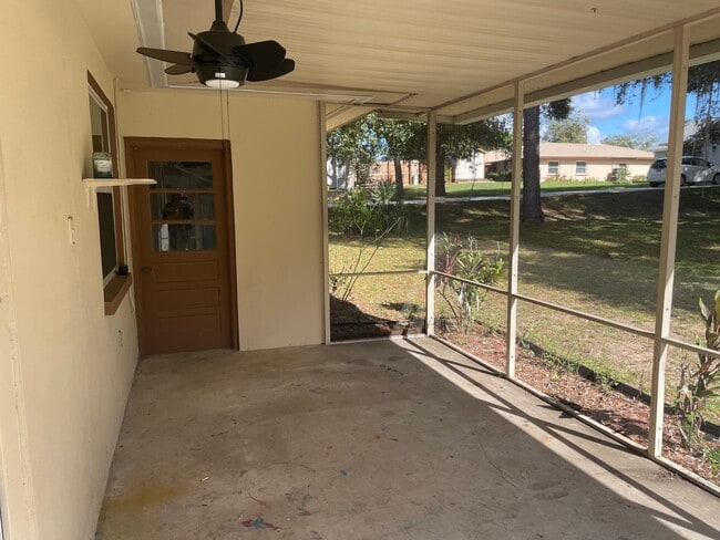 Building Photo - 728 Greenleaf Ave