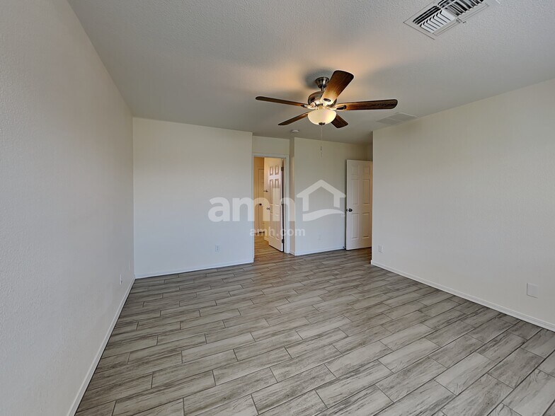 Building Photo - 108 E Calle Del Rondador