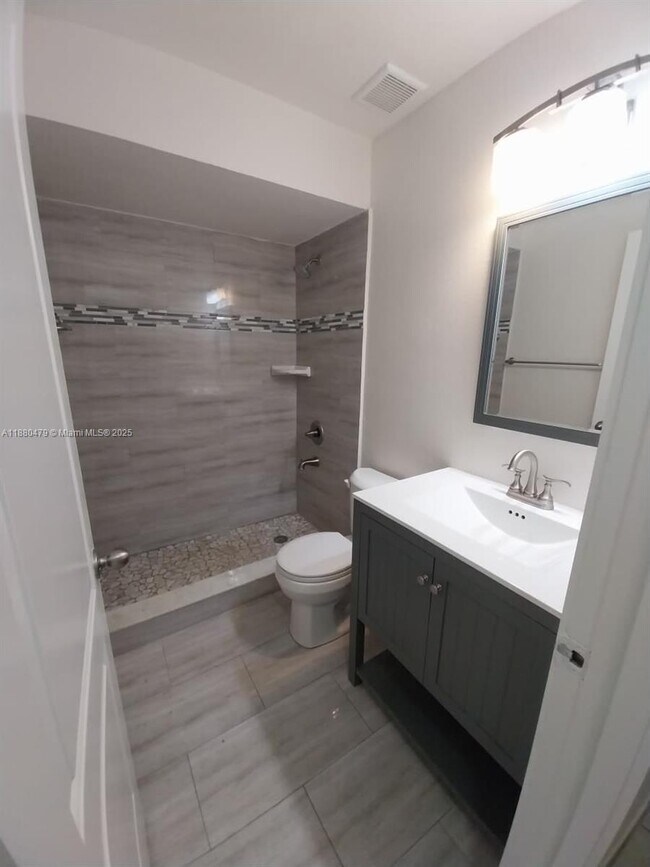 Building Photo - 5027 SW 139th Ct