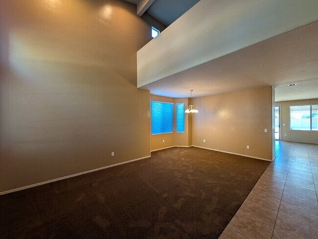 Building Photo - Beautiful home, close to Walmart, Sprouts and much more.