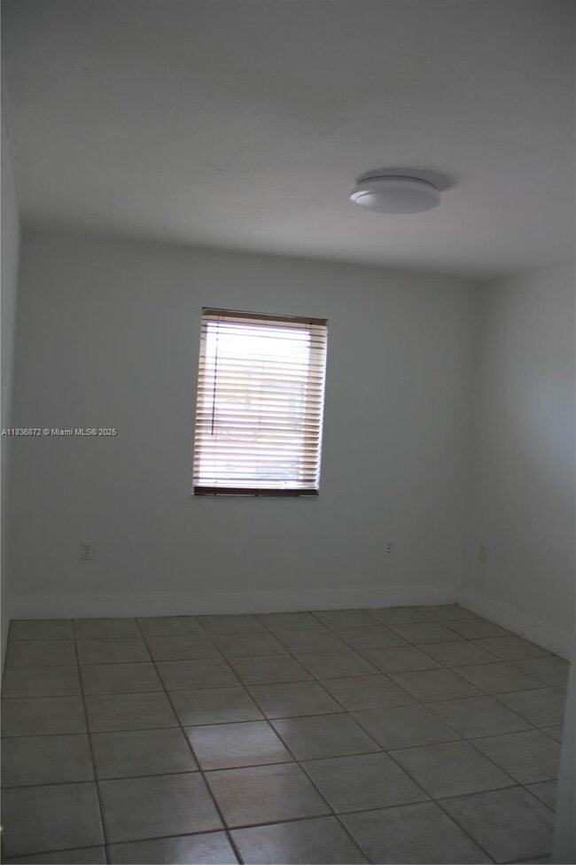 Building Photo - 5402 SW 144th Ct