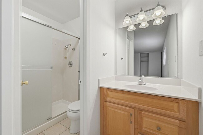 Building Photo - Spacious 4-bedroom 2-Bath in Desirable Area in Walnut Creek!