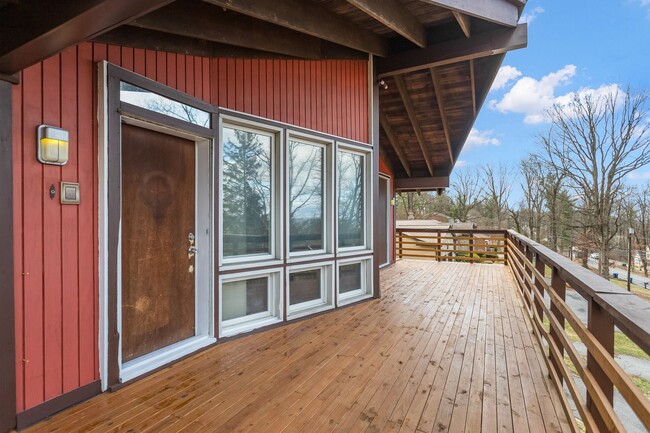 Building Photo - Mid-Century Lodge Home in Frederick with 6...