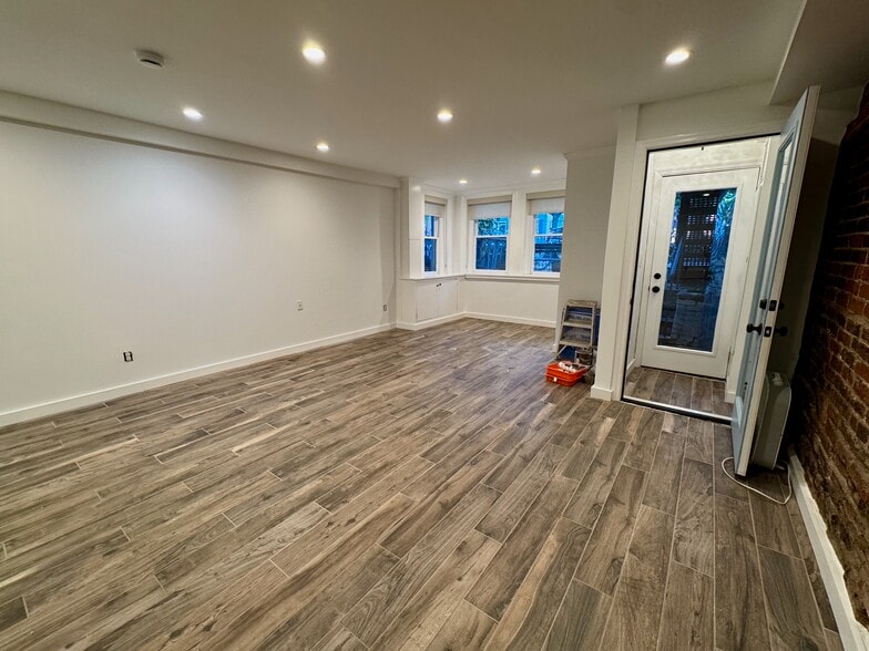 Building Photo - 215 5th St SE