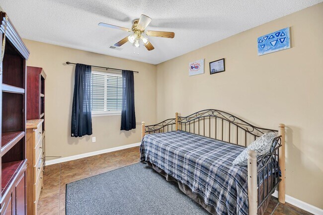 Building Photo - Stylish Living with Spacious Backyard!