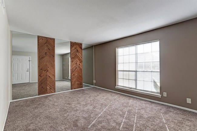 Building Photo - 11540 Chimney Rock Rd