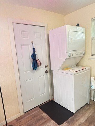 Building Photo - Charming affordable 3/1.5 House minutes from NAS Pensacola & Corry Station