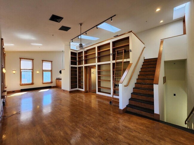 Primary Photo - 3600 Cerrillos Rd