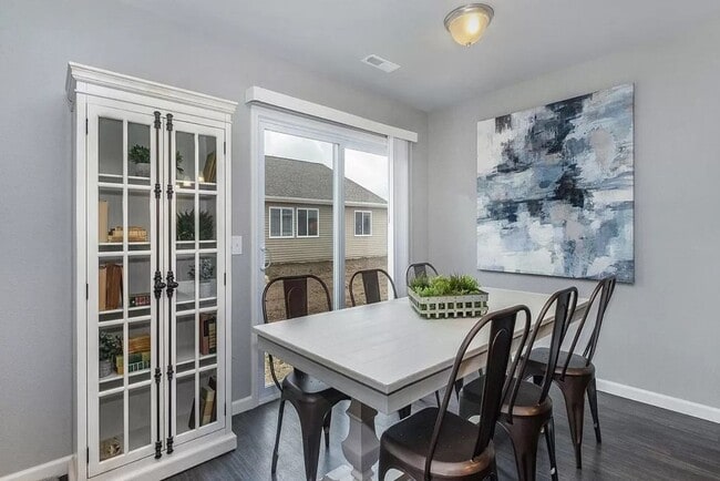 Building Photo - Beautiful Newer Condo for Lease