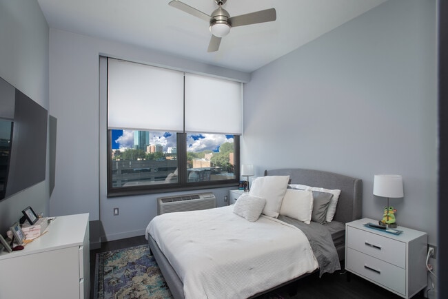 Building Photo - 102 Christopher Columbus Dr