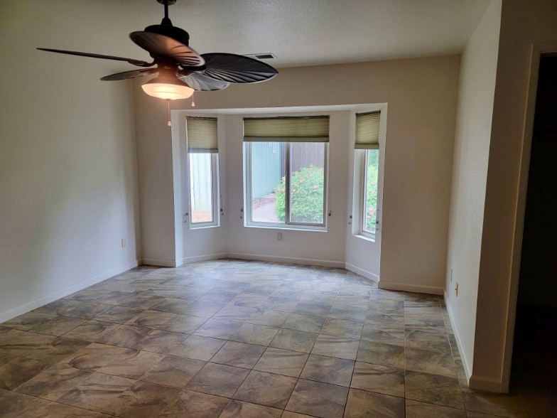 Building Photo - 1550 Sterling Dr