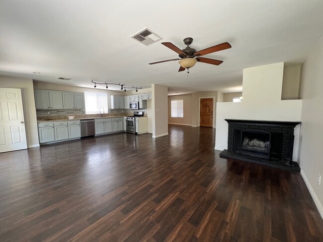 Building Photo - 4747 Shadow Stone St