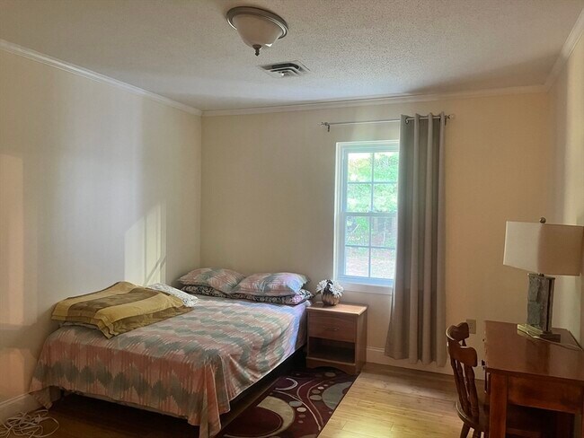 Building Photo - 400 Brookside Dr