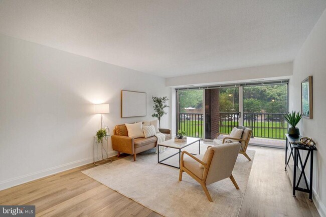 Building Photo - 1300 Army Navy Dr