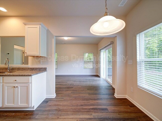 Building Photo - 916 S Battleground Ave