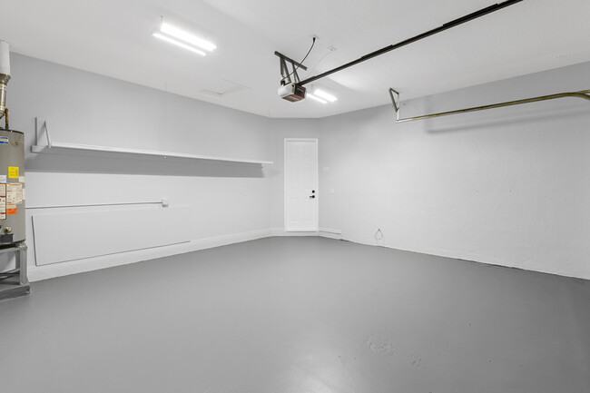 Building Photo - 1256 Beacon Cir