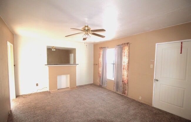 Building Photo - MINUTES FROM FORT BLISS!!
