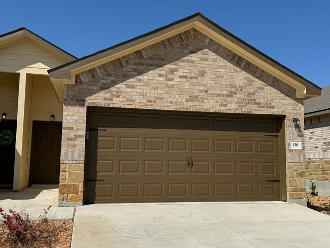 Primary Photo - Luxury Duplex 3/2 in New Braunfels