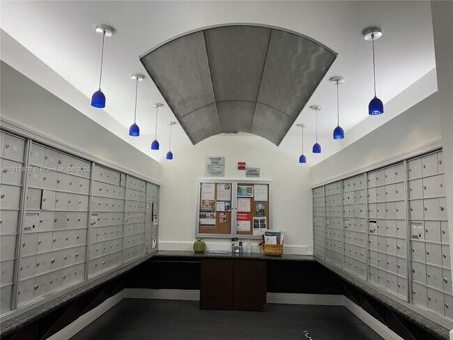 Building Photo - 6001 SW 70th St