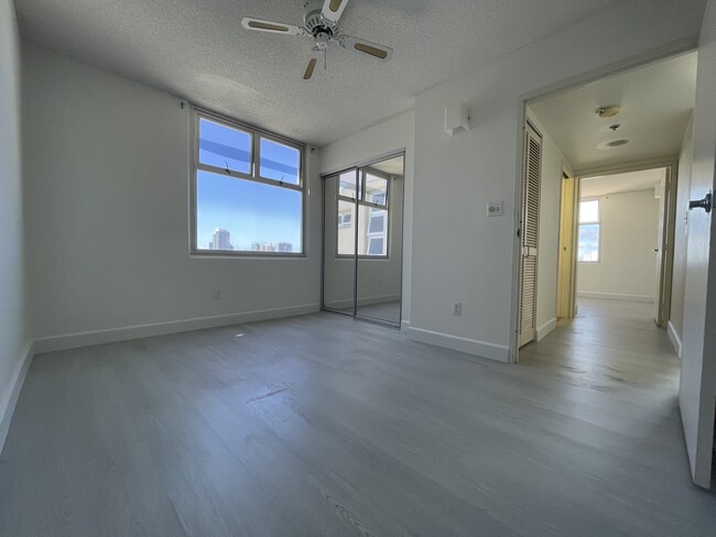 Building Photo - 1448 Young St