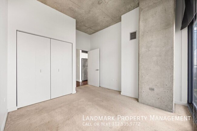 Building Photo - 235 W Van Buren St