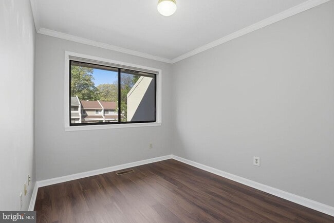 Building Photo - 2369 Southgate Square