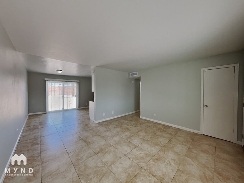 Building Photo - 640 Hause Ave