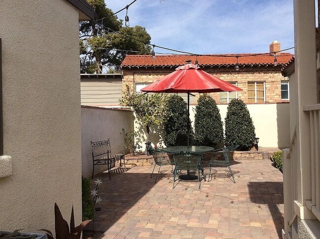 Building Photo - 304 Nevada Way