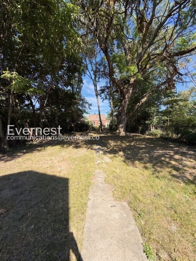 Building Photo - 9460 Wayburn St