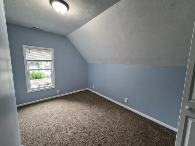 Building Photo - 33 N Sherman Dr