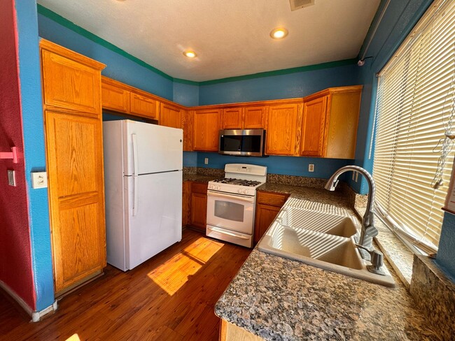 Building Photo - One Story Home For Rent