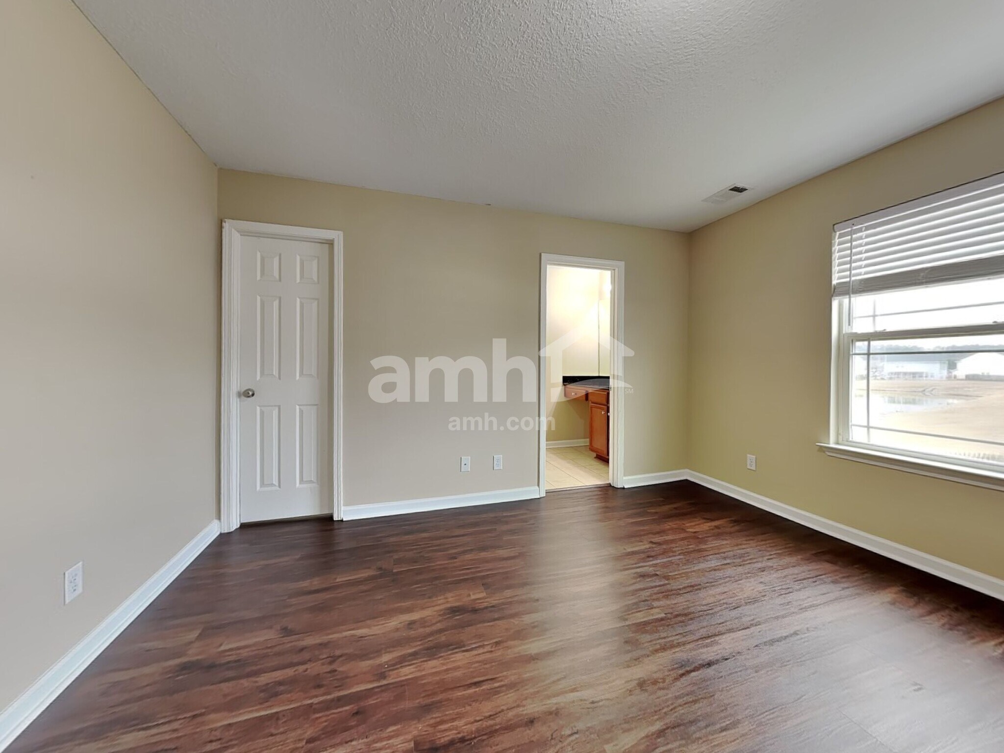 Building Photo - 8 Sunnydale Ln