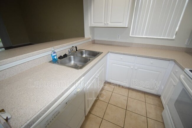 Building Photo - 534 Grasslands Village Cir