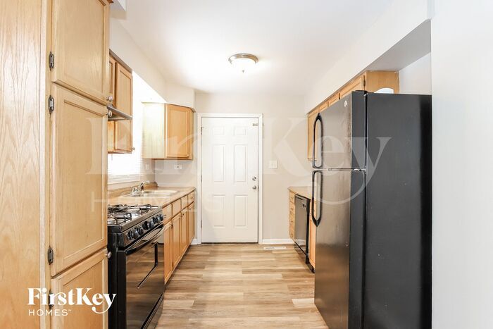 Building Photo - 842 Navajo Dr