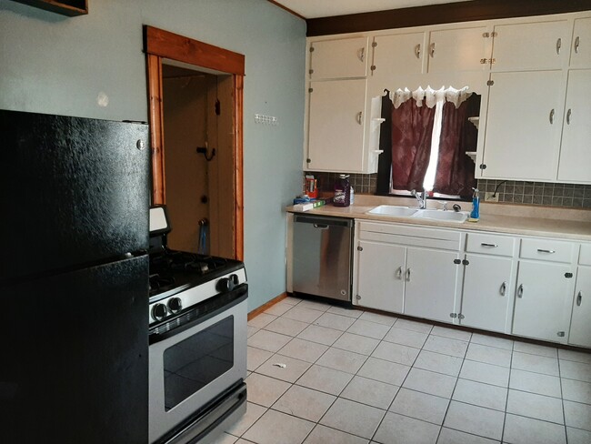 Kitchen - 1721 7th St