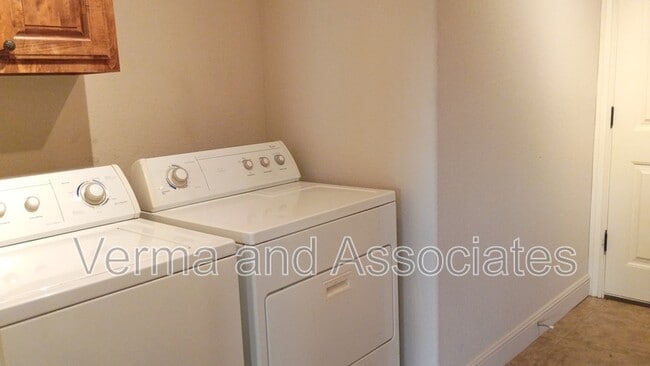 Building Photo - 2703 SW Ledbury Cove