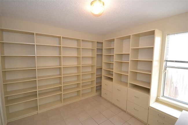 Building Photo - 2107 Bridal Path
