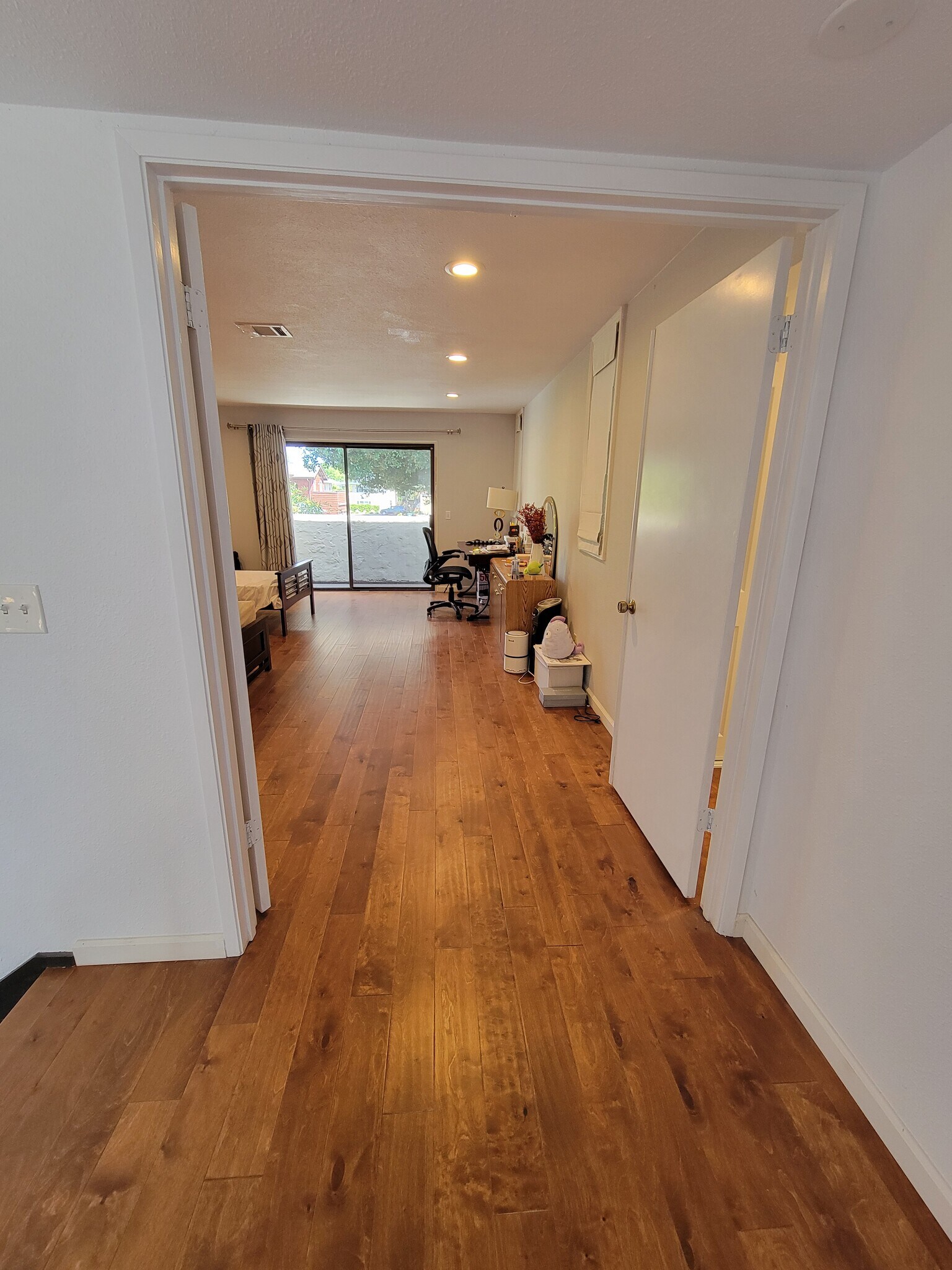 Building Photo - 575 Villa Real