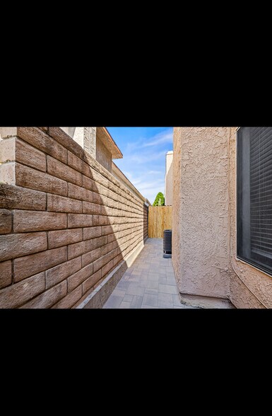 Building Photo - 5291 Colodny Dr