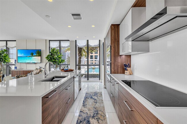 Building Photo - 100 E Las Olas Blvd