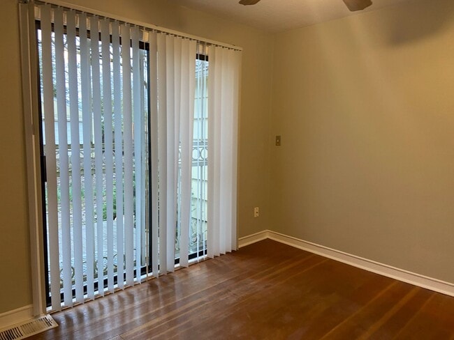 Building Photo - Wonderful Cottage 3 Blocks from Beaverton HS and downtown Beaverton