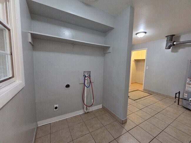 Building Photo - 2606 Southwood Dr