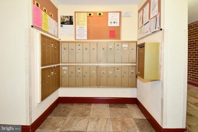 Building Photo - 15311 Beaverbrook Ct