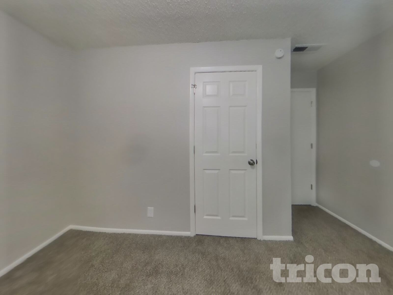 Building Photo - 1725 Hiawatha Dr NE