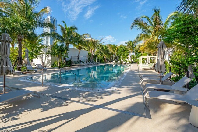 Building Photo - 2200 Brickell Ave